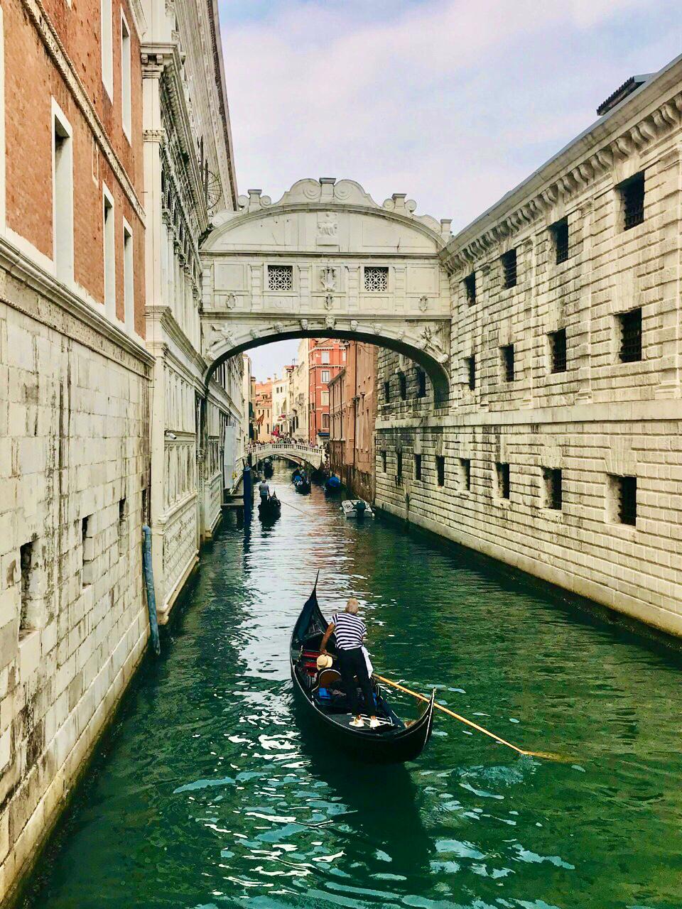 Puente de los suspiros en Venecia